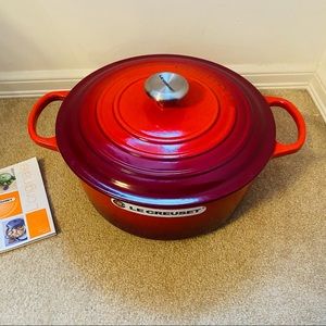 Le Creuset new 5.5qt #26 Red